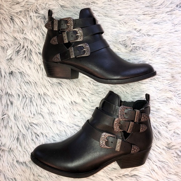 Report Shoes - NWOT black western ankle booties